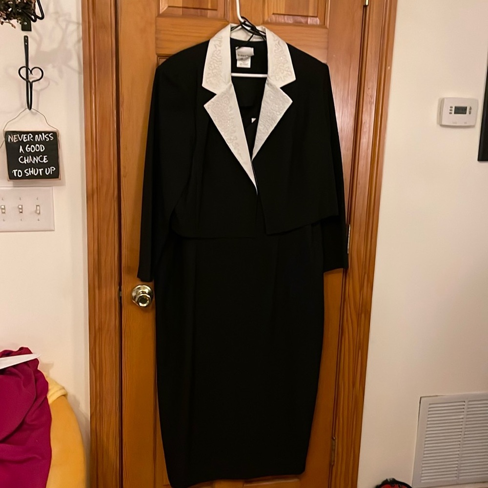 Women’s Plus 22W Black cocktail dress with sequin jacket.